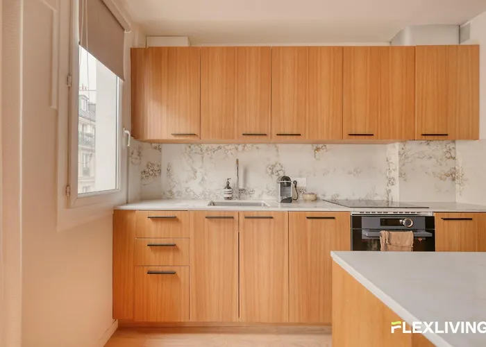 New & Modern 1br Walk To Montmartre شقة *