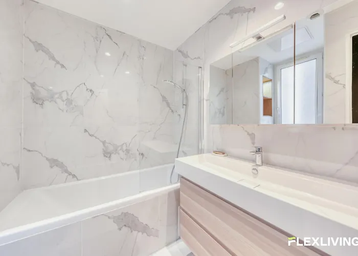 New & Modern 1br Walk To Montmartre شقة باريس